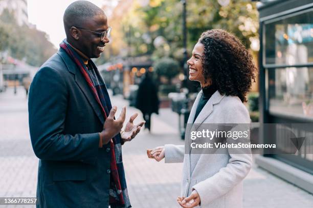 happy young couple outdoors. - valentines african american 個照片及圖片檔