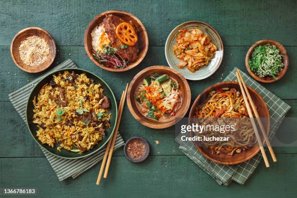 spicy korean beef noodles - korean food stockfoto's en -beelden