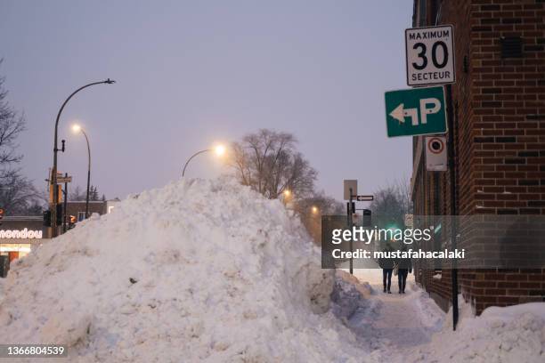 record breaking snow storm in montreal - montreal people stock pictures, royalty-free photos & images