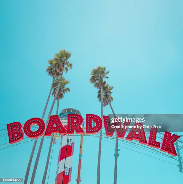 boardwalk sign - santa cruz, ca - santa cruz città della california centrale foto e immagini stock