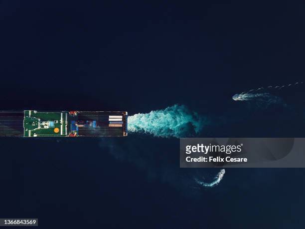 directly above view of two pilot boats commanding a roro cargo ship into the harbour. - water pollution stock-fotos und bilder