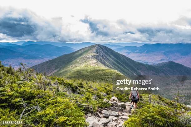 woman hiking in the mountains - new hampshire stock-fotos und bilder