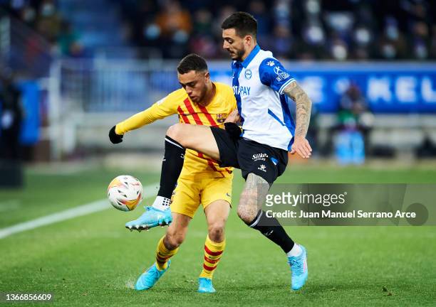 Jose Luis Mato 'Joselu' of Deportivo Alaves battles for possession with Sergino Dest of FC Barcelona during the LaLiga Santander match between...