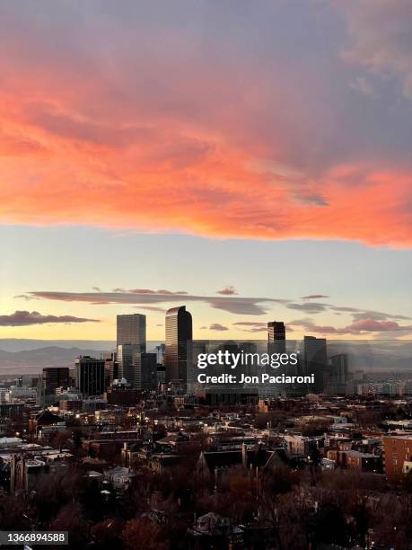 denver skyline and the rocky mountains - denver skyline stock pictures, royalty-free photos & images