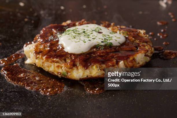 bake well - okonomiyaki stock pictures, royalty-free photos & images