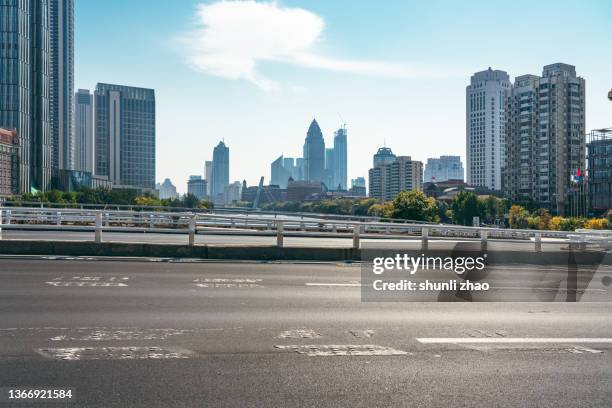 viaduct in the city center - empty road stock pictures, royalty-free photos & images