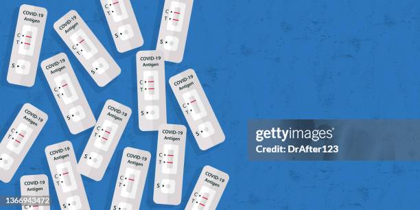 ilustrações, clipart, desenhos animados e ícones de testes rápidos de diagnóstico covid-19 colocados em fundo azul - teste de diagnóstico rápido