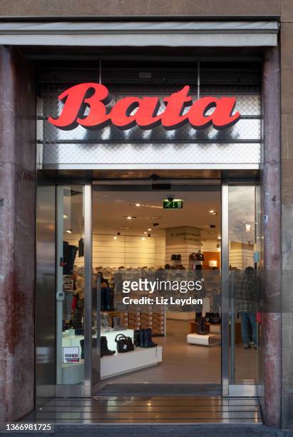 Farthest disease Irrigation Entrance To Bata Shoe Shop Florence Italy High-Res Stock Photo - Getty  Images
