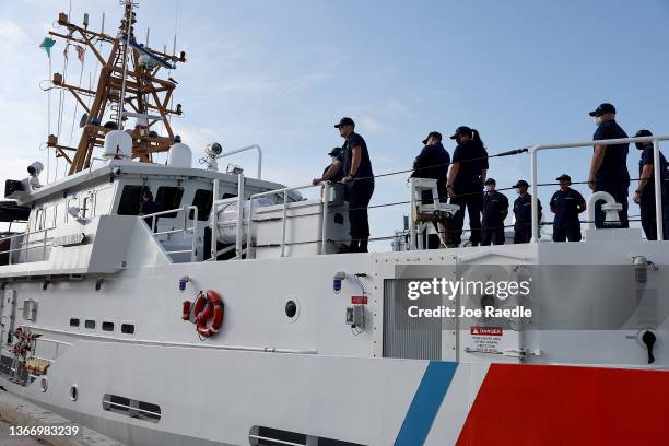 Us Coast Guard Crew Photos and Premium High Res Pictures - Getty Images
