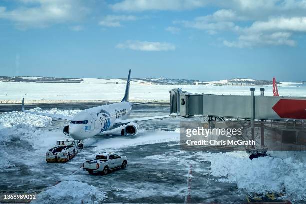 Ground crews prepare an EgyptAir plane for departure amid heavy snow at Istanbul Airport on January 26, 2022 in Istanbul, Turkey. A large storm...