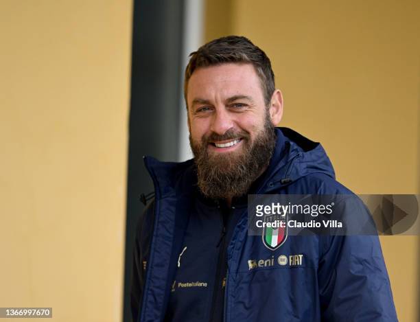 Assistant coach of Italy Daniele De Rossi looks on during a Italy training session at Centro Tecnico Federale di Coverciano on January 26, 2022 in...