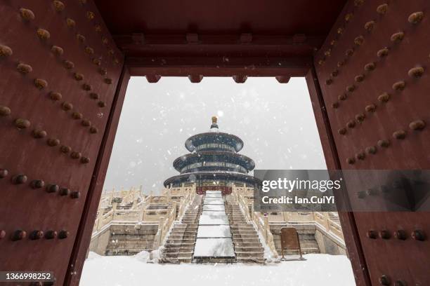temple of heaven in snow, beijing, china - temple of heaven 個照片及圖片檔