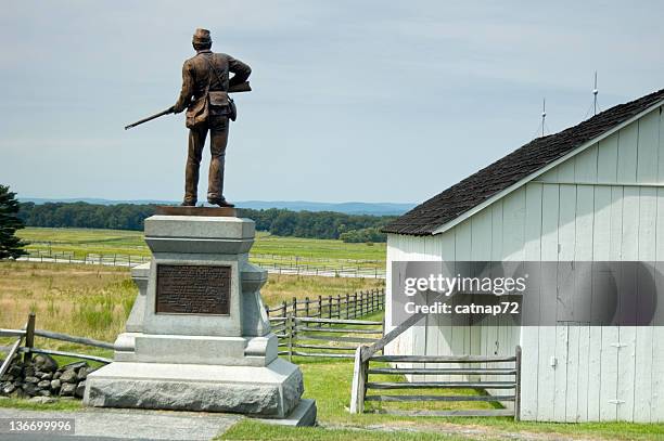 gettysburg battlefield, pickett's charge fields - civil war statue stock pictures, royalty-free photos & images