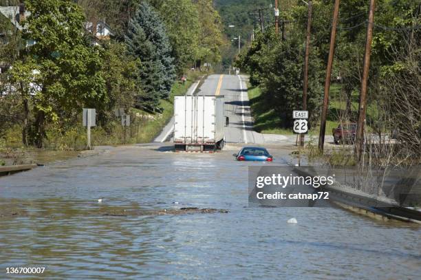 フラッシュあふれる road high water 緊急 - pennsylvania ストックフォトと画像