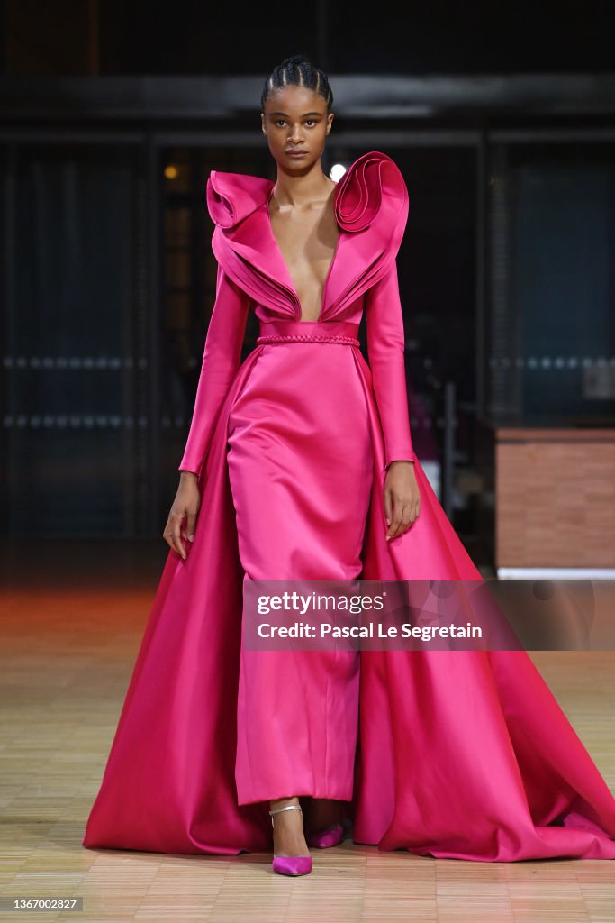 Elie Saab : Runway - Paris Fashion Week - Haute Couture Spring/Summer 2022