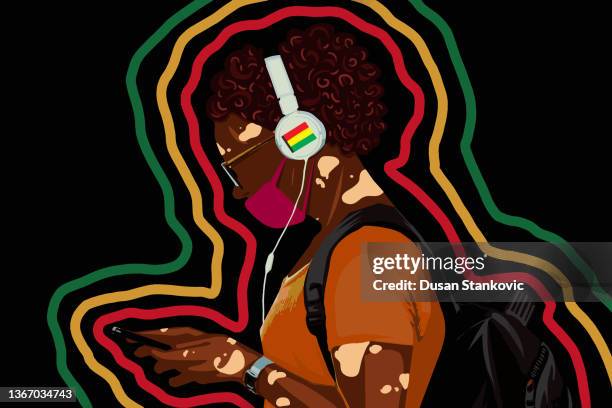 illustrazioni stock, clip art, cartoni animati e icone di tendenza di giovane donna africana ascolta musica - afro