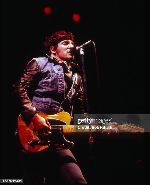 Springsteen 1985 1,506 Springsteen Guitar Photos & High Res Pictures - Getty Images