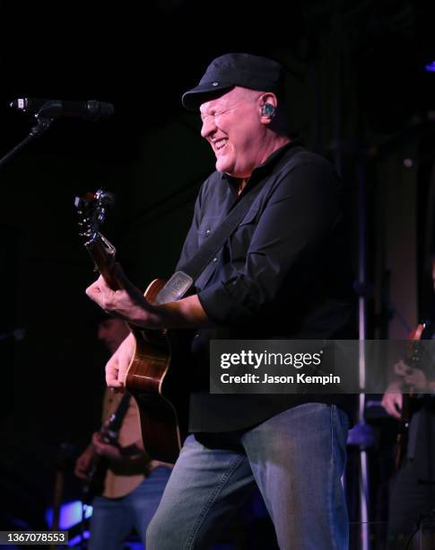 Colli Rae Rapper Collin Raye Photos and Premium High Res Pictures - Getty Images