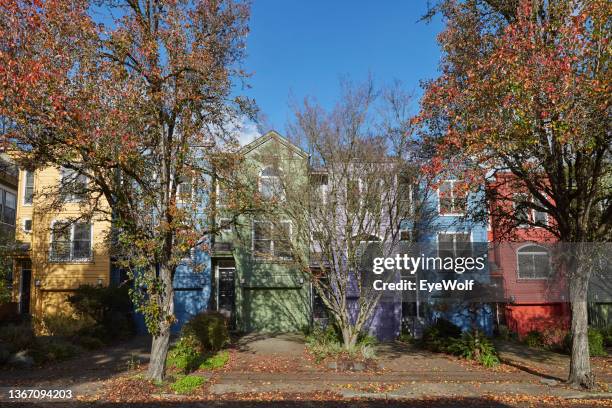 straight on shot of a row of colorful town houses in portland oregon. - portland - oregon bildbanksfoton och bilder