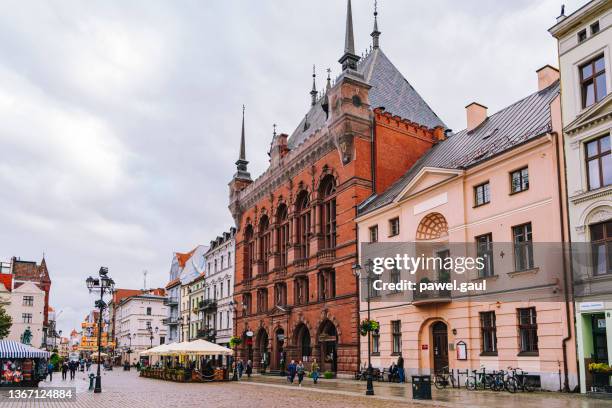 vieille ville de torun by day , pologne - wroclaw photos et images de collection