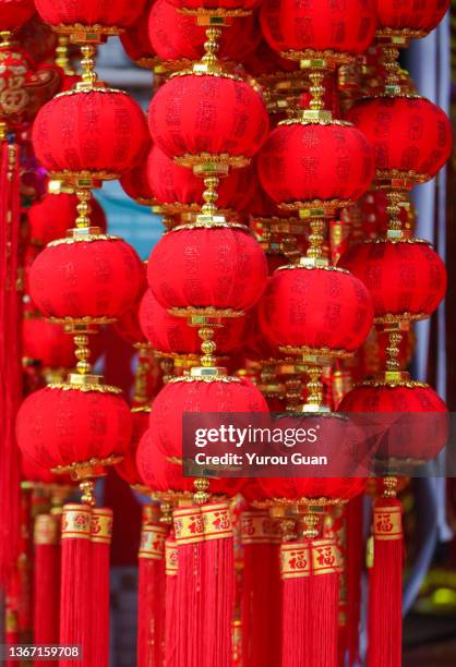 chinese red lantern. the traditional red lanterns for sale. - buddhist new year photos et images de collection