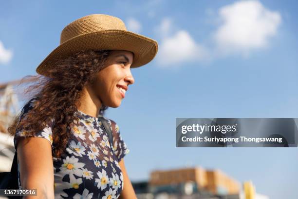 close up young beautiful latin women with toothy smile. - woman long brown hair stock pictures, royalty-free photos & images