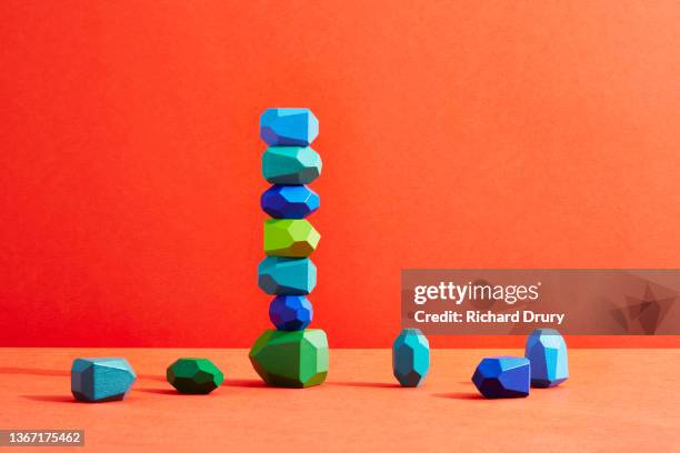conceptual image of geometric pebbles - pebbles stockfoto's en -beelden