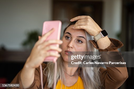 People Using Mirroring Woman Mirroring Herself Using Mobile Screen At Home High-Res Stock ...