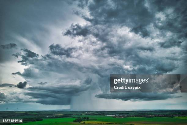 Wind And Rain Storm Photos and Premium High Res Pictures - Getty Images