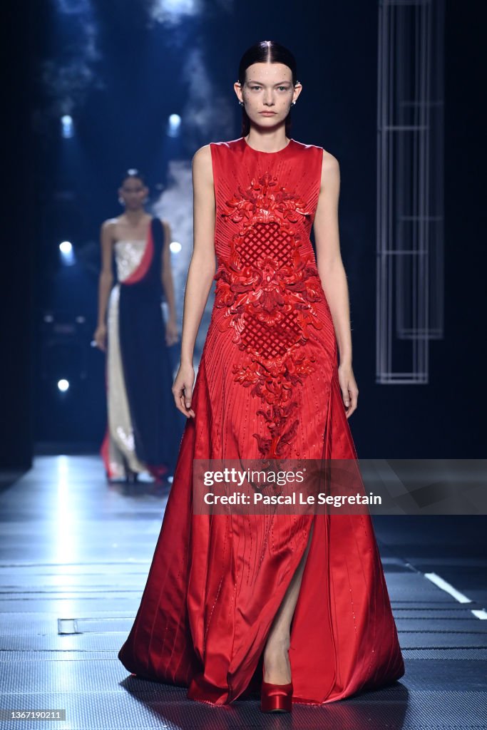 Fendi Couture : Runway - Paris Fashion Week - Haute Couture Spring/Summer 2022