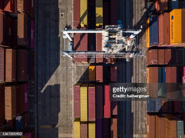straddle carrier unloading trucks and stacking containers - port of long beach stock pictures, royalty-free photos & images