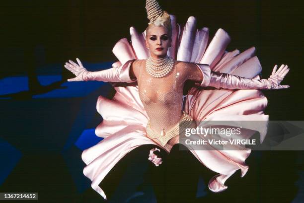 Model walks the runway during the Thierry Mugler Ready to Wear Fall/Winter 1995-1996 fashion show as part of the Paris Fashion Week on March 6, 1995...