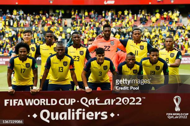 Players of Ecuador pose for the team photo prior to a match between Ecuador and Brazil as part of FIFA World Cup 2022 Qatar Qualifiers at Rodrigo Paz...