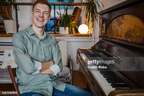 portrait of young pianist - pianist imagens e fotografias de stock