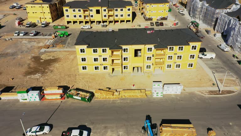 https://media.gettyimages.com/id/1367231149/video/townhouse-construction-aerial.jpg?b=1&s=640x640&k=20&c=9FxPQk4KoLMBlXQNwdhAwxlHUiohhR42eeFaPCL00Dk=