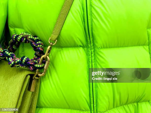 green down jacket with green shoulder bag - green jacket fashion item 個照片及圖片檔