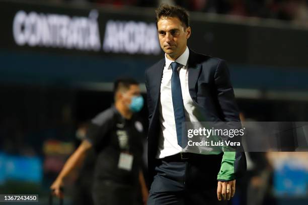 Diego Alonso head coach of Uruguay looks on during a match between Paraguay and Uruguay as part of FIFA World Cup 2022 Qatar Qualifiers at General...