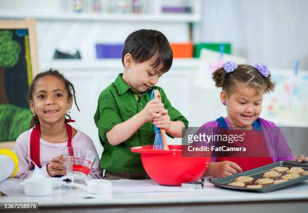 preschool children baking - children cooking school stock pictures, royalty-free photos & images