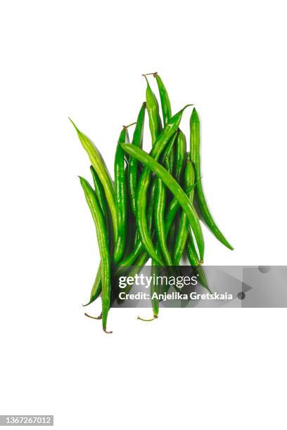 green beans isolated on white background - grüne bohne stock-fotos und bilder