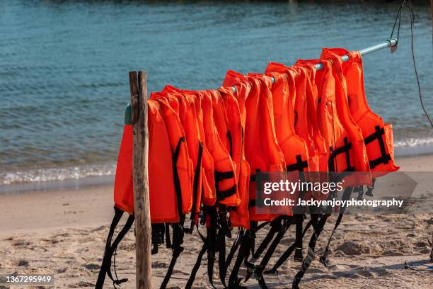 life jacket for tourist hanging for dry against beach - drowning victim photos 個照片及圖片檔