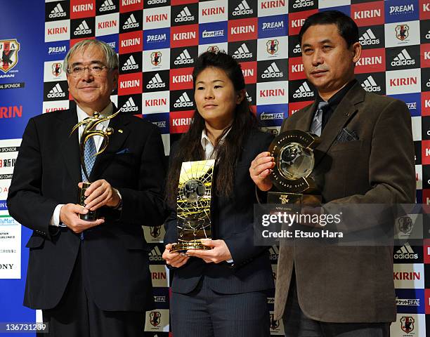 Japan Football Association President Junji Ogura, Women's World Player of the Year Homare Sawa and FIFA World Coach of the Year for Women's Football...