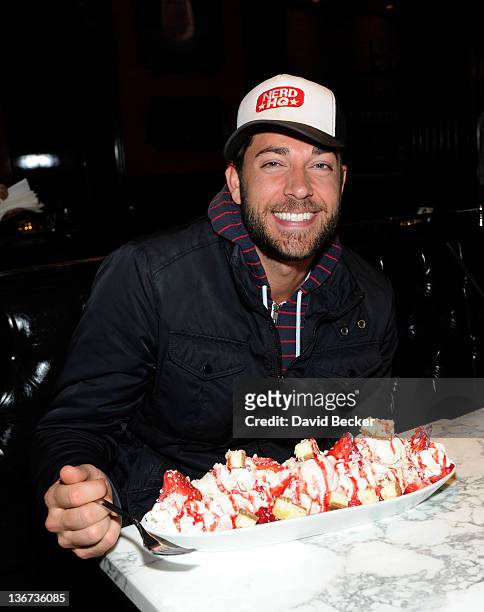 Zachary Levi Dines At Sugar Factory American Brasserie In Las Vegas ...