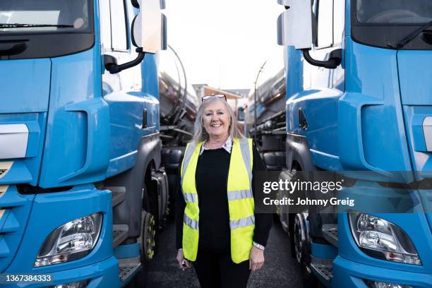 senior businesswoman and milk tankers - old truck fotografías e imágenes de stock