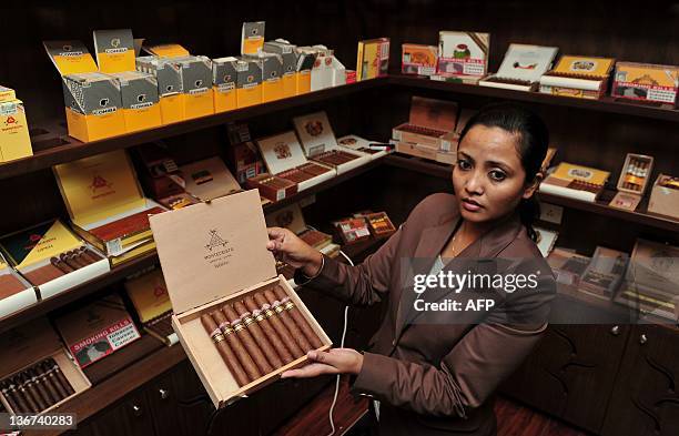 Cigar Inindia 321 The Cigar Store Indian Stock Photos, High-Res Pictures, and Images ...