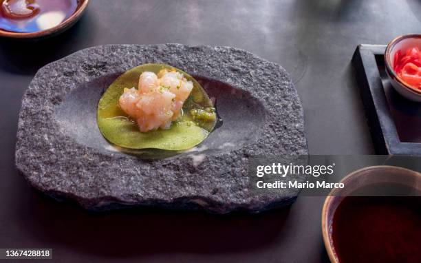 shrimp tako - nigiri fotografías e imágenes de stock