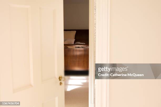 view of pass through connecting bedrooms to en-suite jack & jill bathroom - door ajar stock pictures, royalty-free photos & images