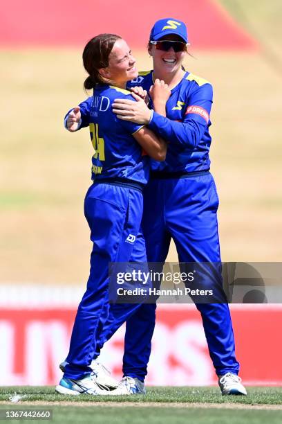 Eden Carson of the Otago Sparks celebrates the wicket of Amelia Kerr of the Wellington Blaze during the Super Smash domestic cricket Twenty20 final...