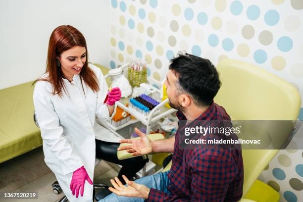 medical exam - hiv imagens e fotografias de stock