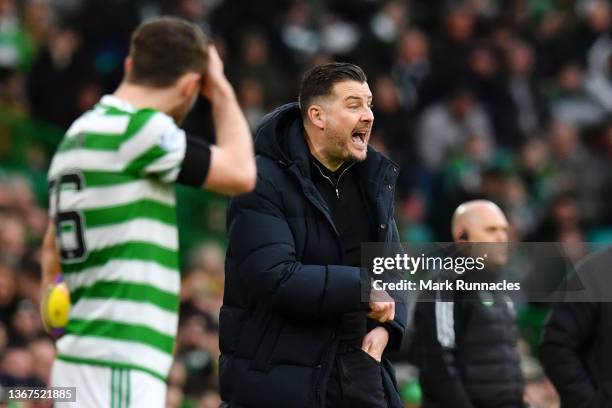 Tam Courts, Manager of Dundee United reacts during the Cinch Scottish Premiership match between Celtic FC and Dundee United at Celtic Park on January...