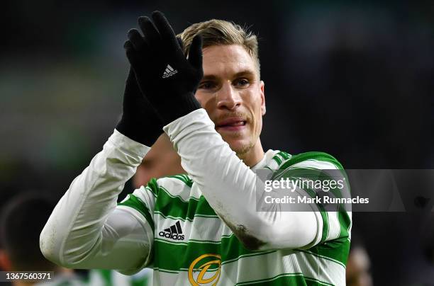 Carl Starfelt of Celtic celebrates at the final whistle during the Cinch Scottish Premiership match between Celtic FC and Dundee United at Celtic...